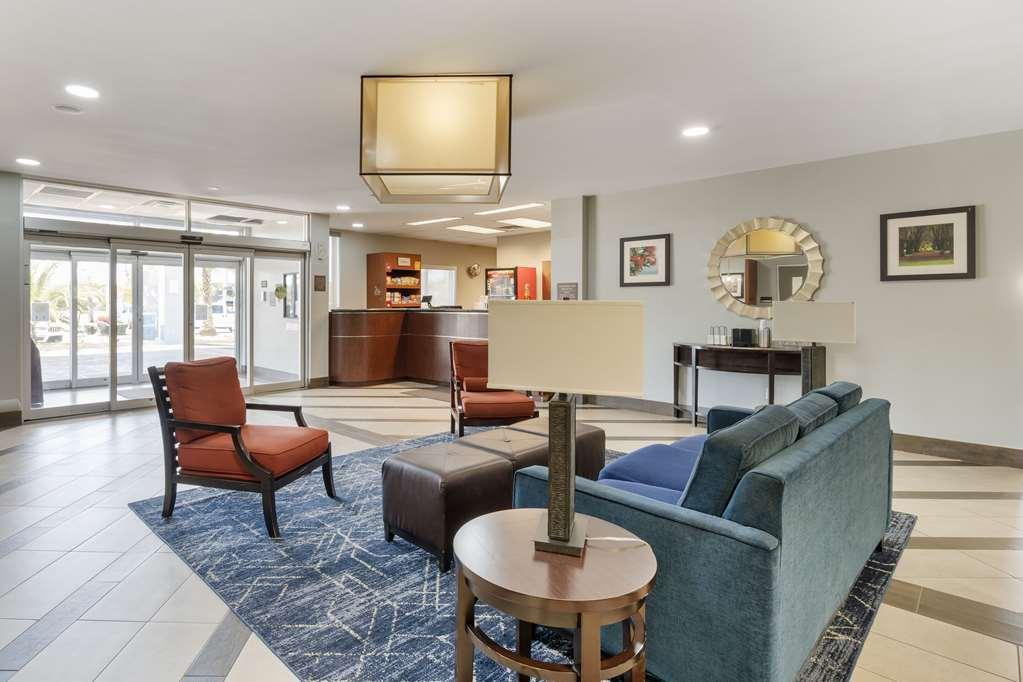 Comfort Suites West Jacksonville Interior photo